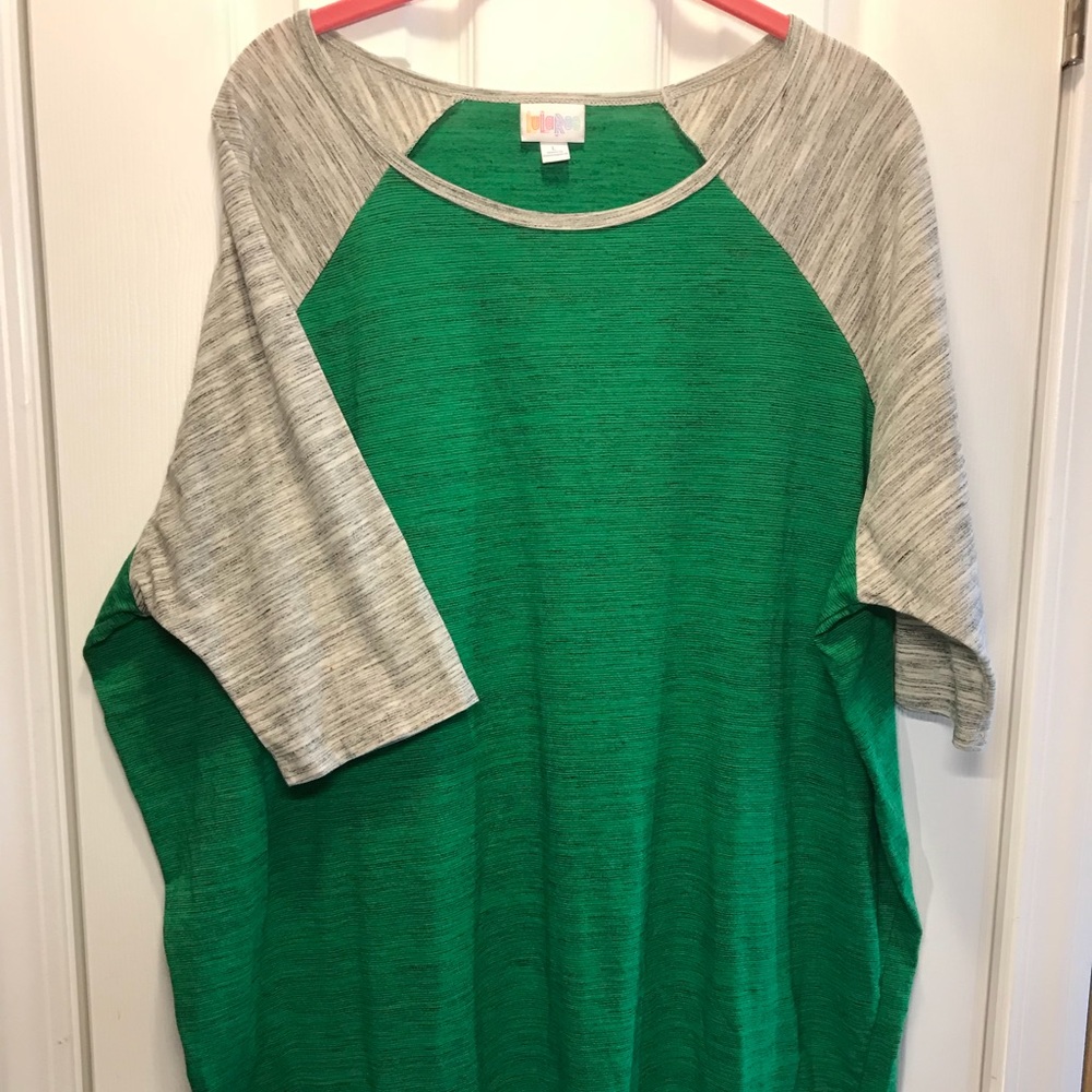 Large LuLaroe Irma! Grey Heathered sleeves w/green